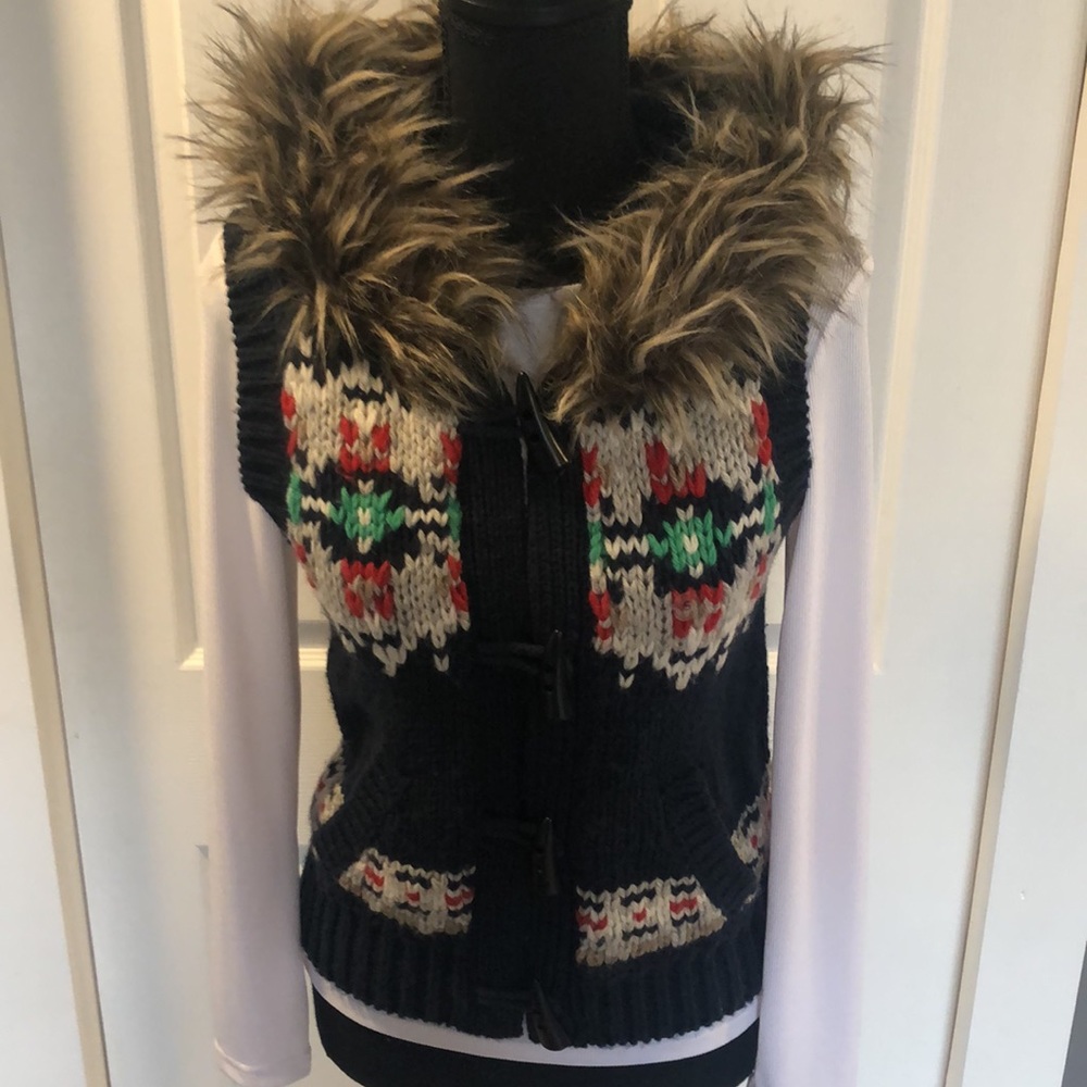 American Eagle Super Cozy Women’s Knit Sweater Vest with Fur Hood Sz Small